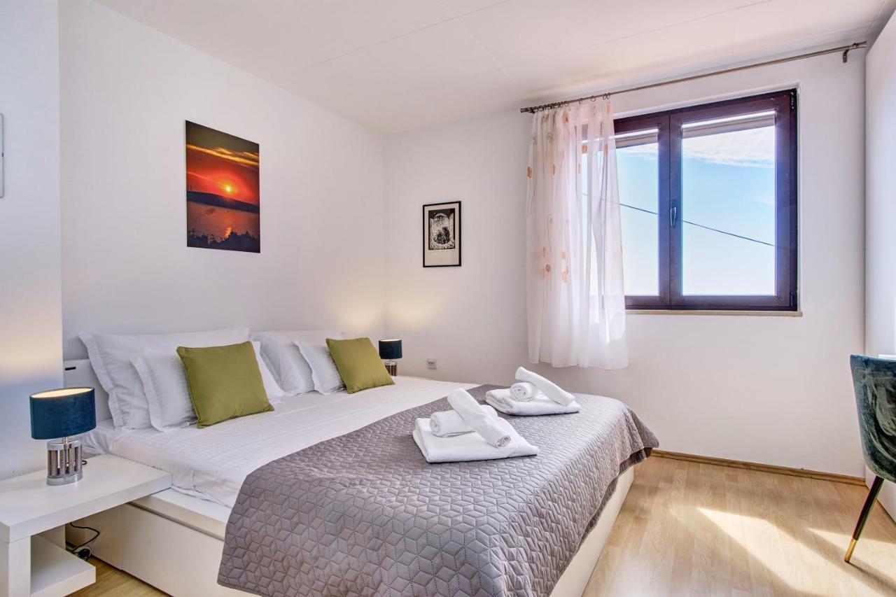 Apartment Mateo Miholascica Екстериор снимка